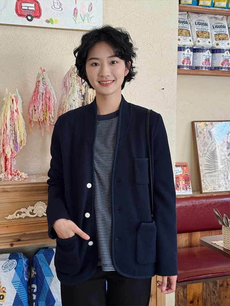 

Новая женская куртка Slimming Blue Fashion с V-образным вырезом и застежкой на пуговицах, простой дизайн, весенняя коллекция, из смесового хлопка