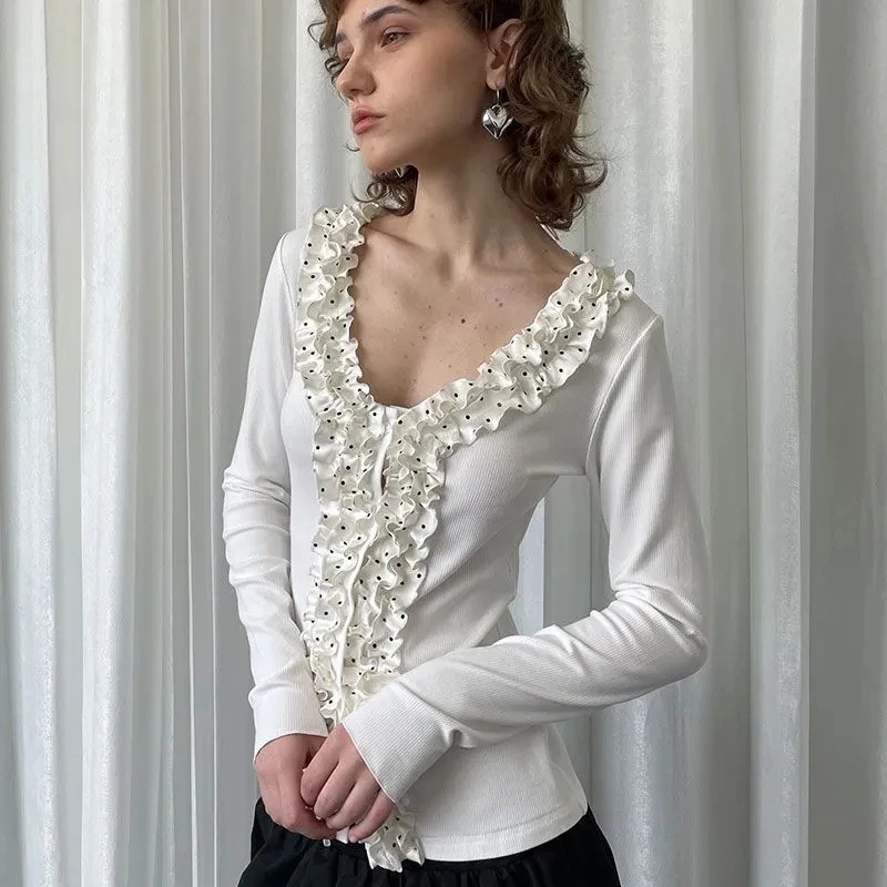 เสื้อยืดแขนยาวทรงเข้ารูปแต่งระบายลายจุดสไตล์หวานซ่อนเปรี้ยวสำหรับผู้หญิง ใส่ได้ทุกโอกาส เหมาะกับฤดูใบไม้ร่วง