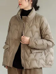 2024 Nuovo piumino ultraleggero da donna primavera autunno colletto alla coreana piumino di piume 90% piumino d'anatra bianca Parka tuta sportiva solida