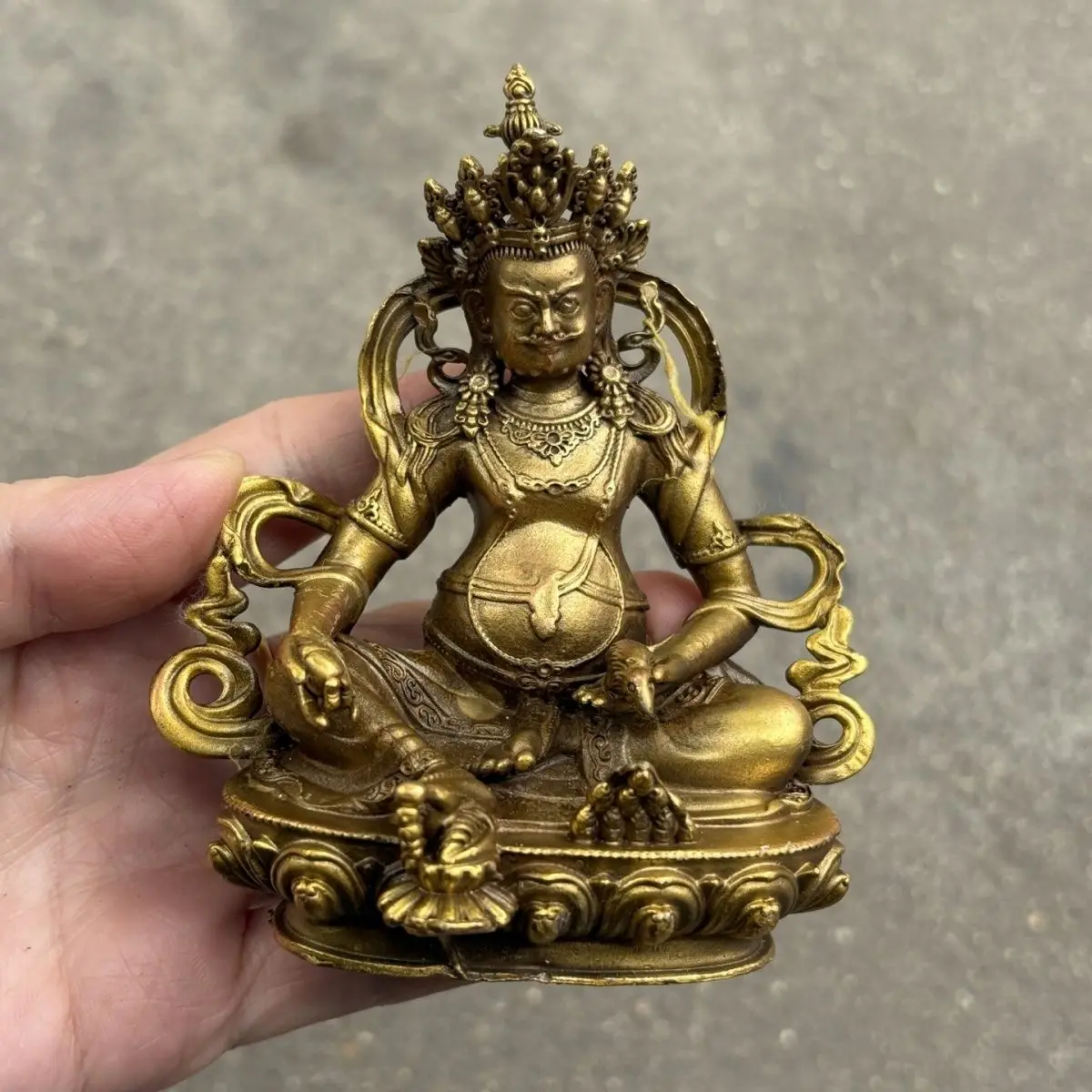 

Bronze, yellow statue of the God of Wealth, ornament, household dedication, tantra protector, Chambala God of Wealth lucky jewel