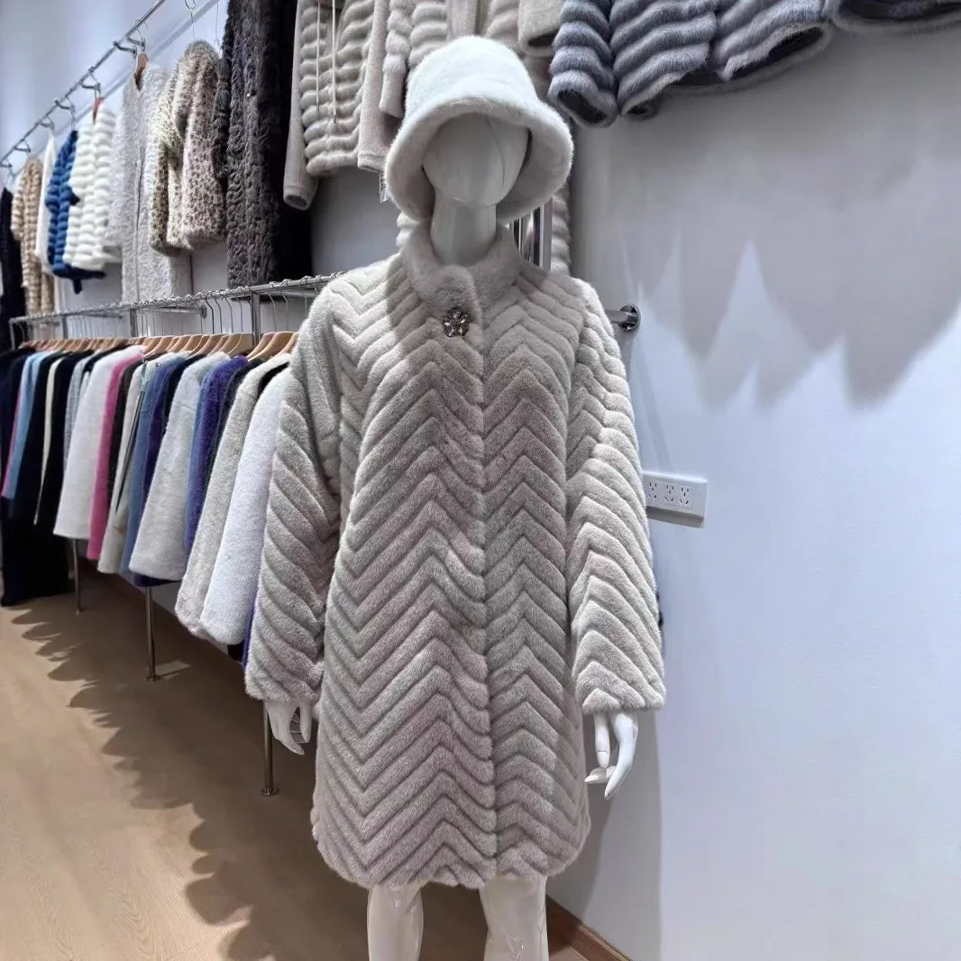 

Пальто женское средней длины из искусственного меха норки с узором «ёлочка» (имитация меха ермина) 2025 года, для осени и зимы