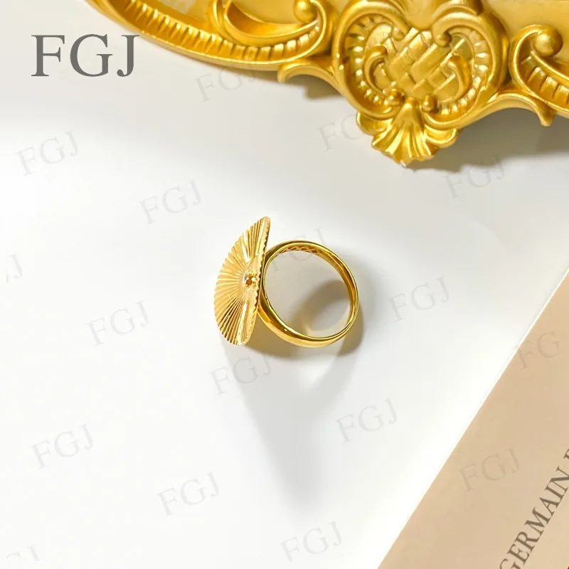 Custom Design Unisex Gold Ring 14K/18K Gold Round Radial Pattern Ideal for Wedding & Engagement Fashion Jewelry Charms Gifts