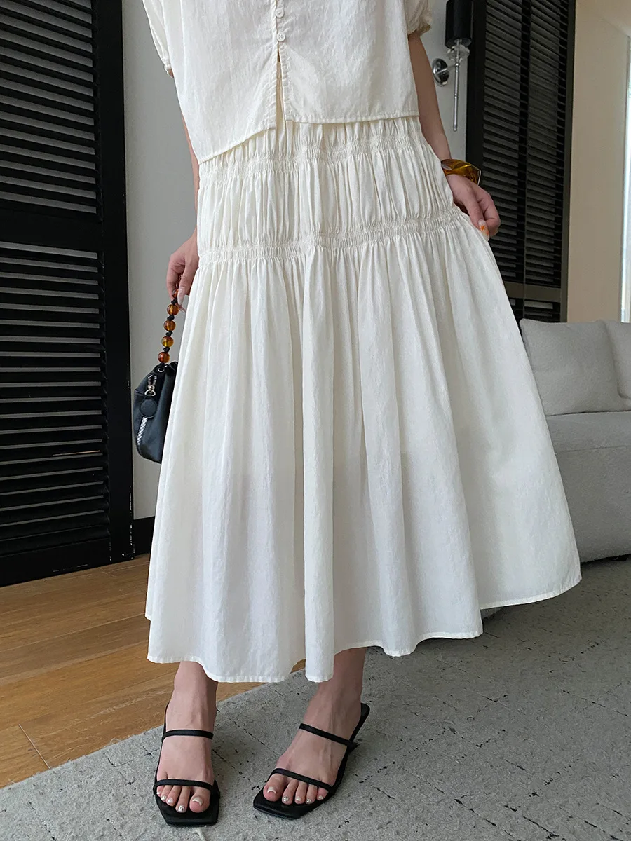 Sommerliches Damen-Set: Lässiges, einfarbiges, französisches Spitzenhemd mit kurzen Ärmeln und plissiertem, elastischem Rock mit hoher Taille – Detail 6