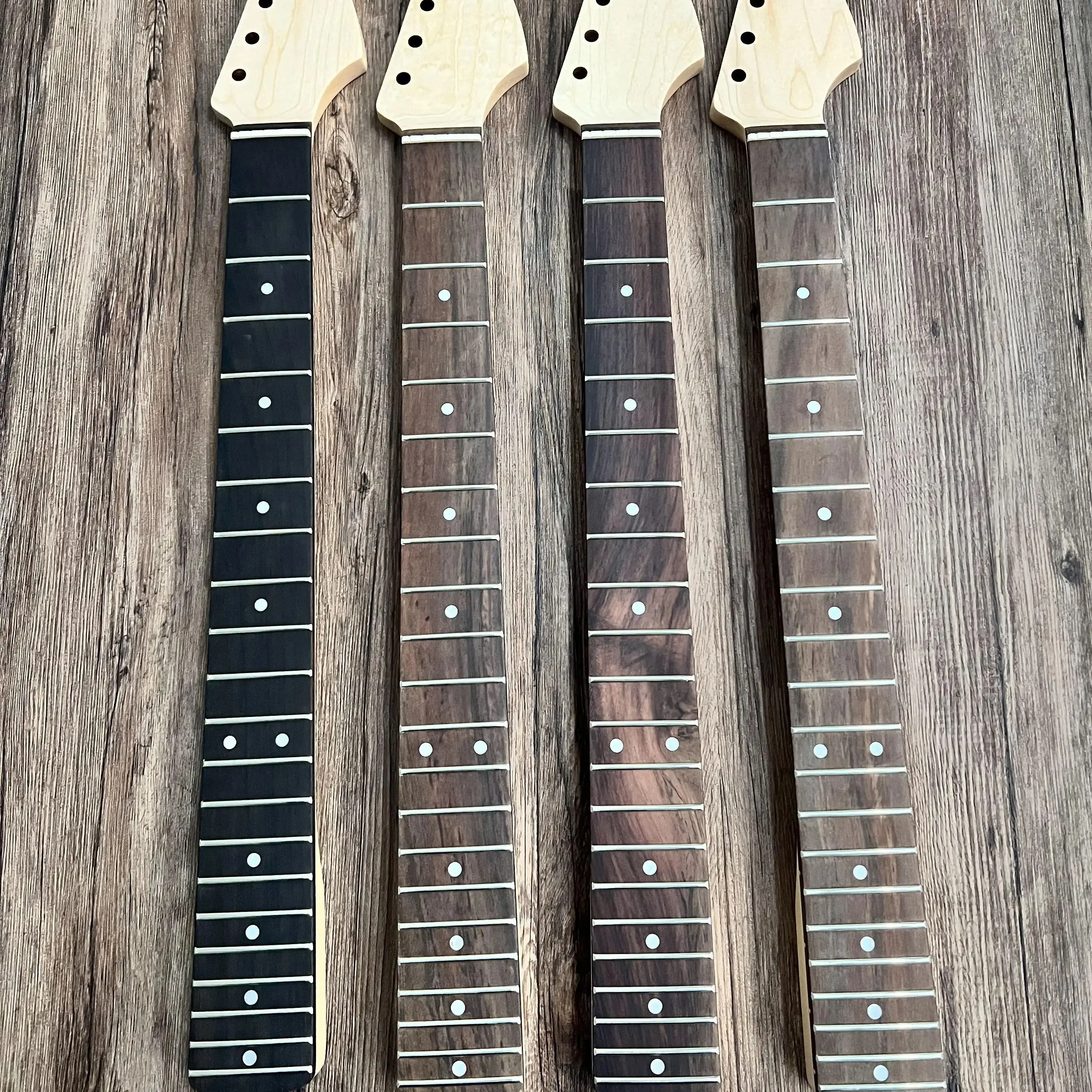 

ST Guitar Neck Rosewood Fingerboard Maple Electric Guitar Neck Tail Adjustable Bidirectional Adjustment