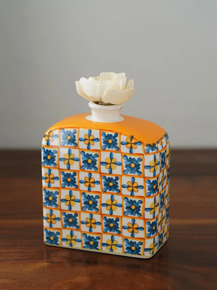 Vintage Plaid Flower Seal Ceramic Storage Jar Perfume Water Bottle Bottle Flower Arrangement Vase Fine Porcelain Storage Jar