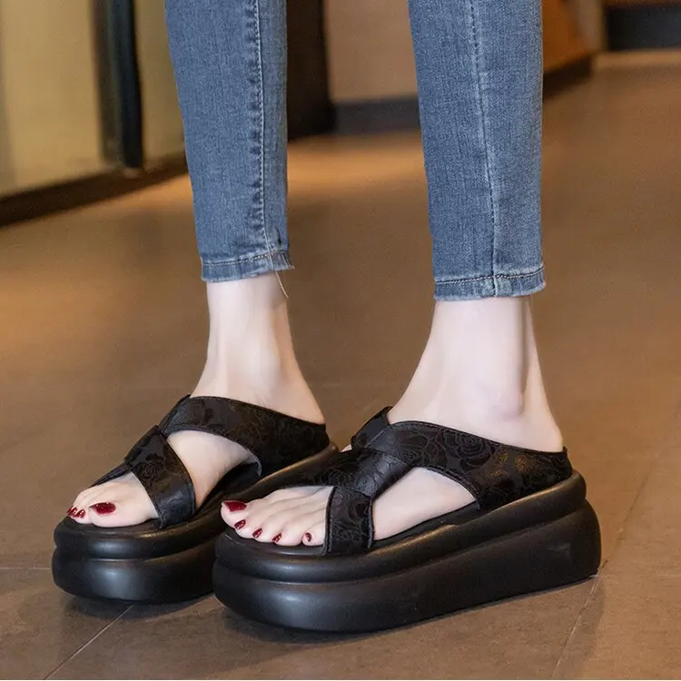Large Size Fashion Womens Shoes 2026 Cross Female Sandal Clogs With Heel Big Luxury Spring Low Girls New Outside Thick Summer Ru
