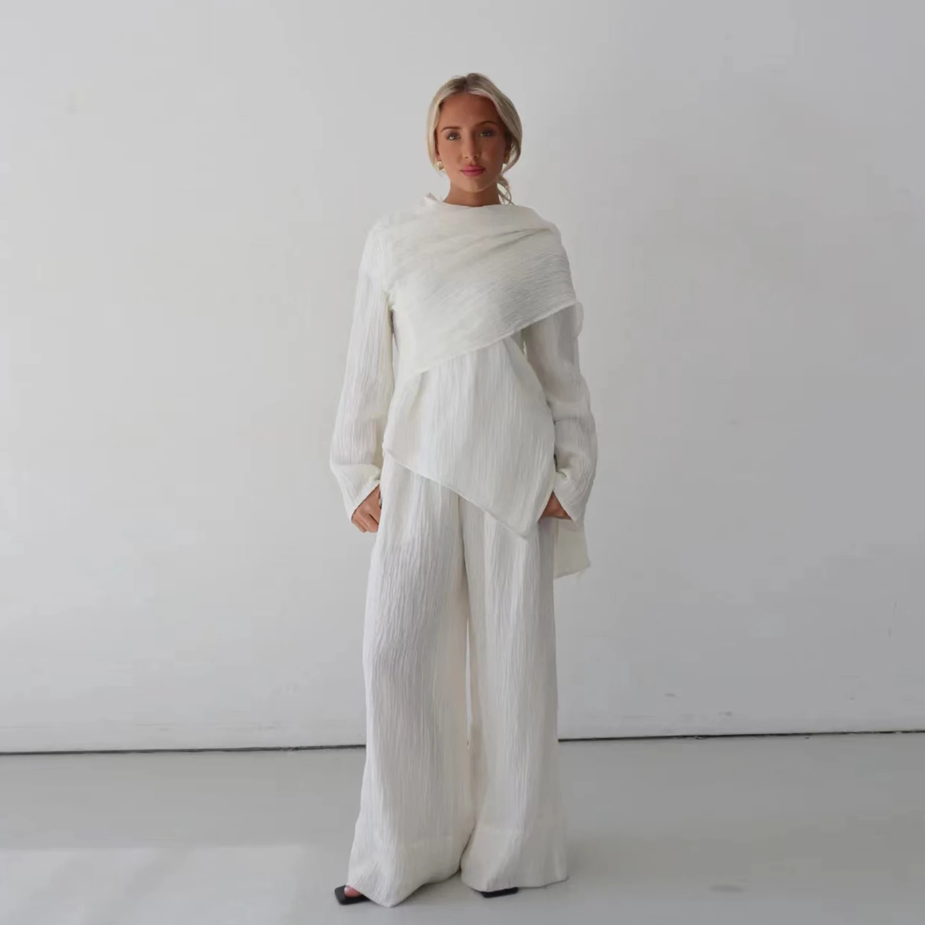 

Elegant Minimalist Muslim Set 2 Piece, Asymmetrical Blouse Top + Wide Legs Pants, Women Hijabi Outfit Turkish Islamic Clothing