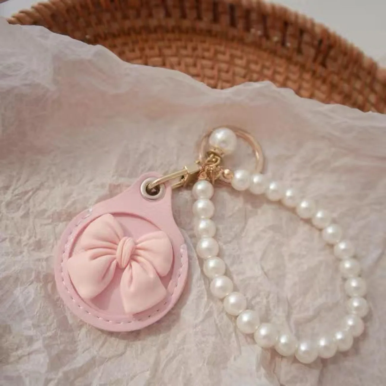 

2 шт. в ассортименте: защитный чехол для AirTag Apple, милый брелок, ремешок на запястье, кнопка — все в комплекте