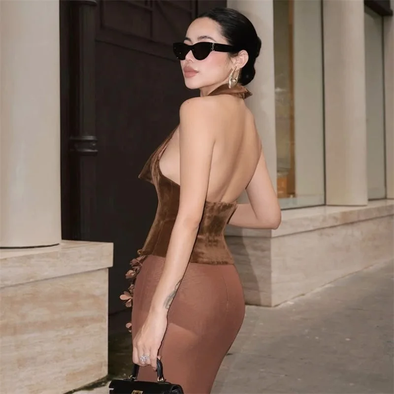 مثير زغب الرسن المرأة ضمادة سترة عارية الذراعين الخصر البنطال القصير البني والأحمر الشتاء ملابس خارجية 2025 شتاء جديد النمط الأمريكي