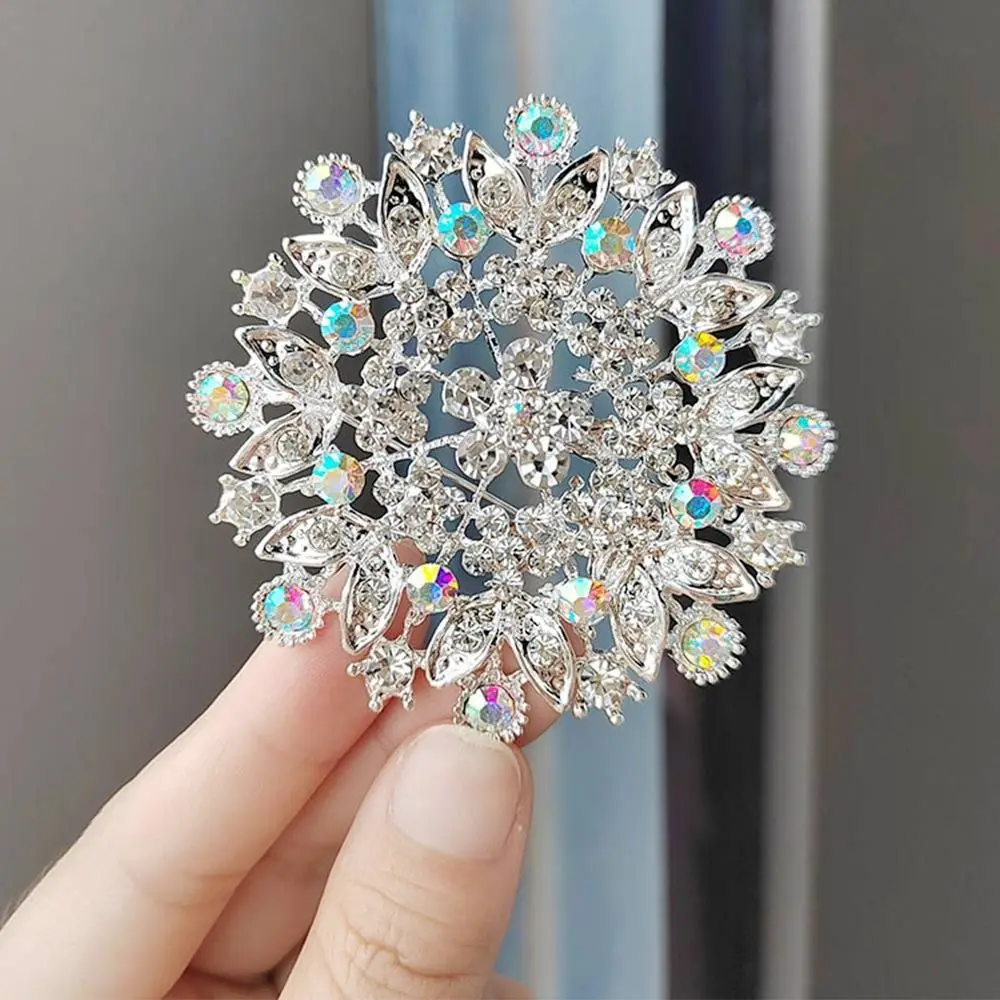 เข็มกลัดดอกไม้คริสตัลสวยงามหรูหรา ประดับด้วยเพชรเทียม สวยงามมีเสน่ห์ เครื่องประดับเข็มกลัดมุก สำหรับติดเสื้อผ้า ชุดสูท งานปาร์ตี้