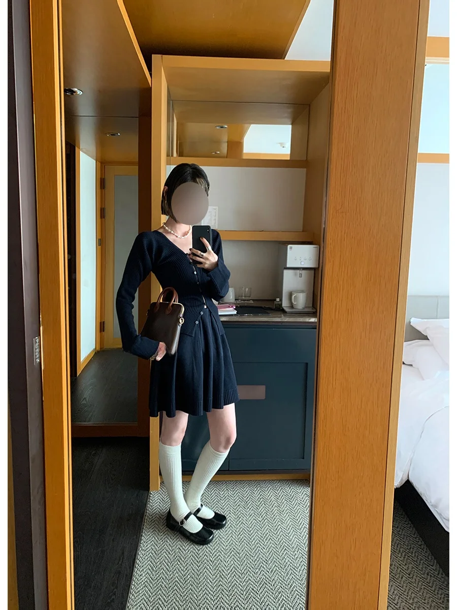 

Комплект MONA: Простой вязаный топ и плиссированная юбка с высокой талией, женский, маленький размер, осенняя новинка, модный костюм-двойка