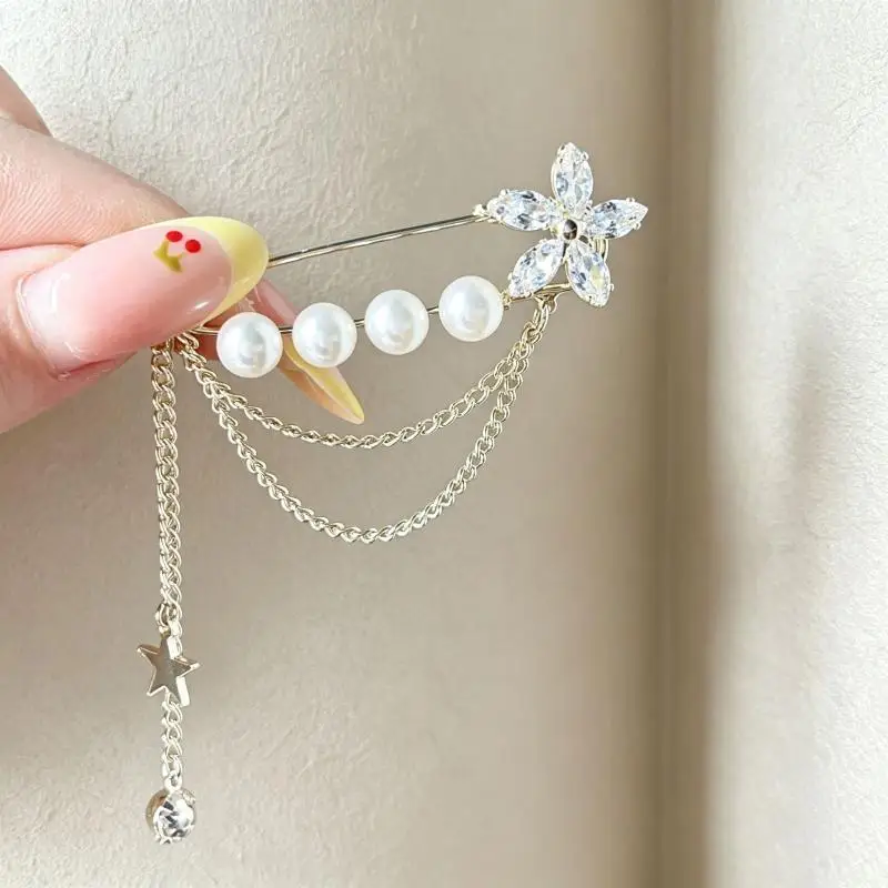 Delicate Pearl Flower Brooch Elegant Tassel Draped Chest Pin Versatile Jewelry for Wedding Bridal Accessories