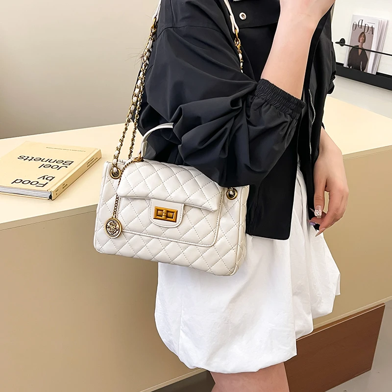 

Модная высококачественная женская сумка-шоппер однотонного цвета с винтажным логотипом и просторным пространством для хранения