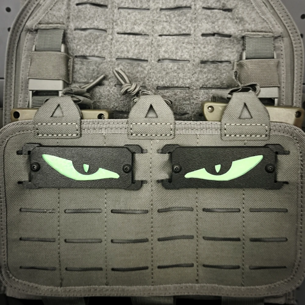 

1Pair Devil Eye Luminous Marking Strip Buckles Glow in the Dark Plastic Molle Outdoor Knapsack Tactical Vest DIY Decorate