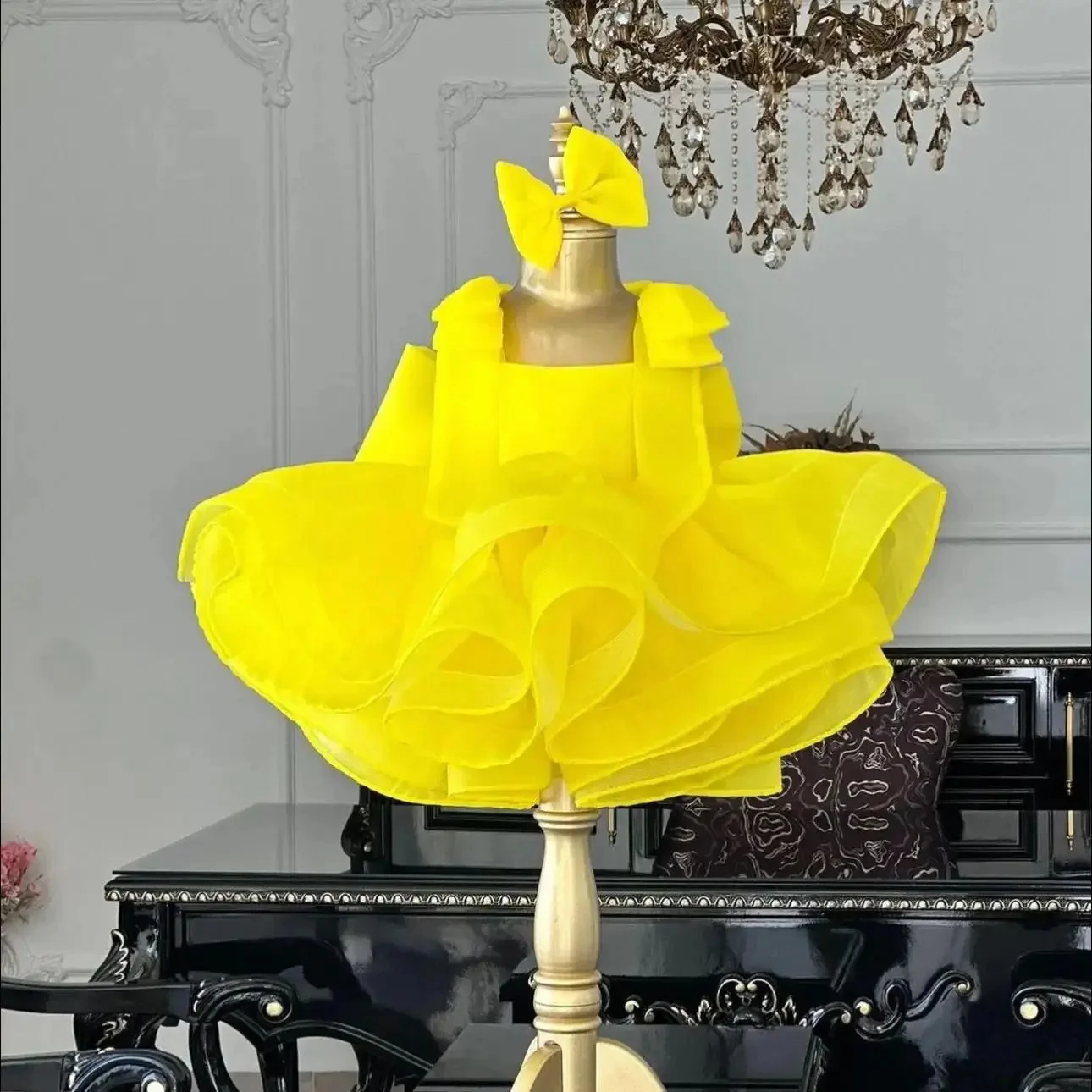 ที่กําหนดเองสีเหลืองชุดสาวดอกไม้สําหรับงานแต่งงานแขนกุดกับโบว์ Puffy สาวน้อยวันเกิด Party ถ่ายภาพชุดจัดเลี้ยง