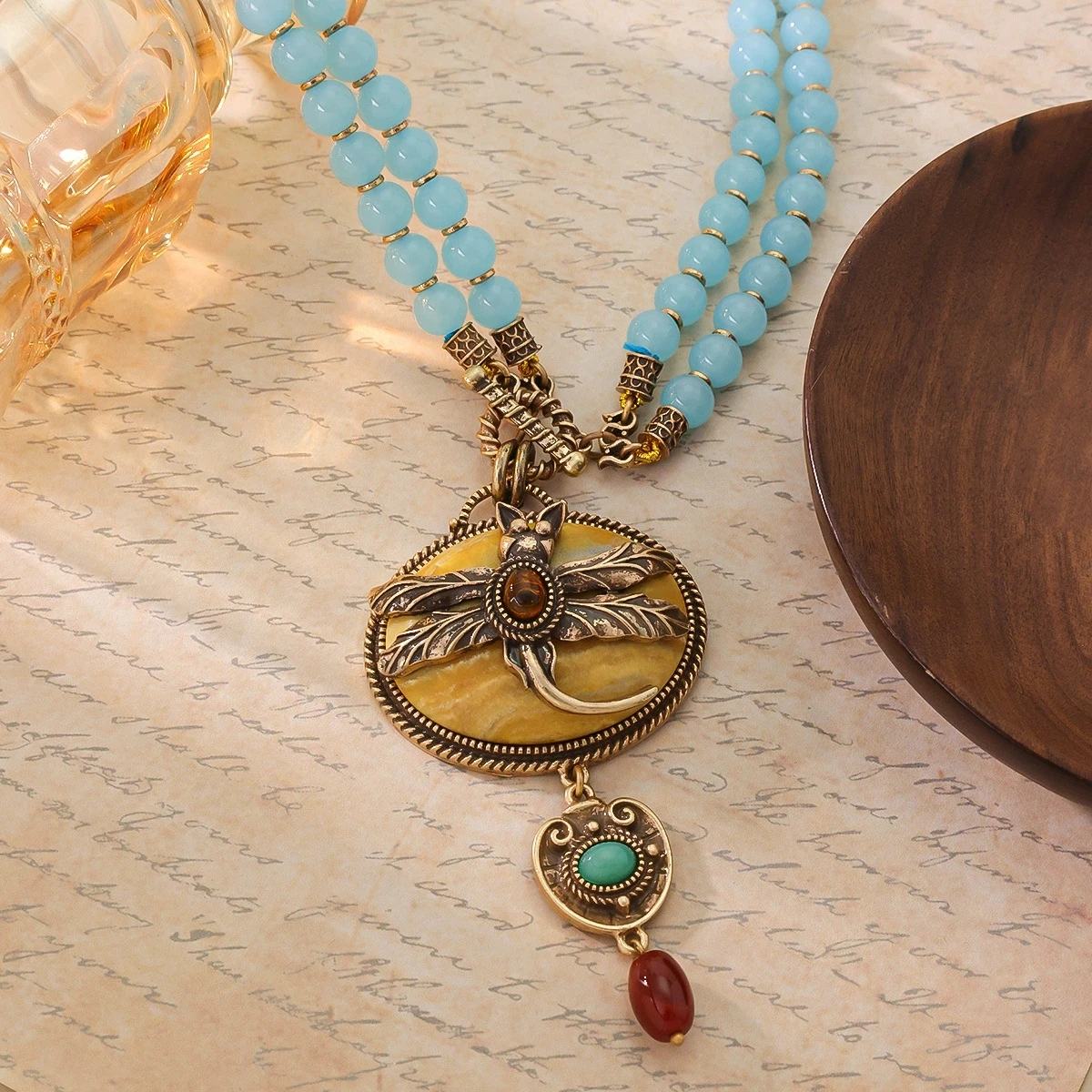 Rich and luxurious agate round beads with natural stone inlay, dragonfly pendant necklace, dragonfly tassel brooch decoration