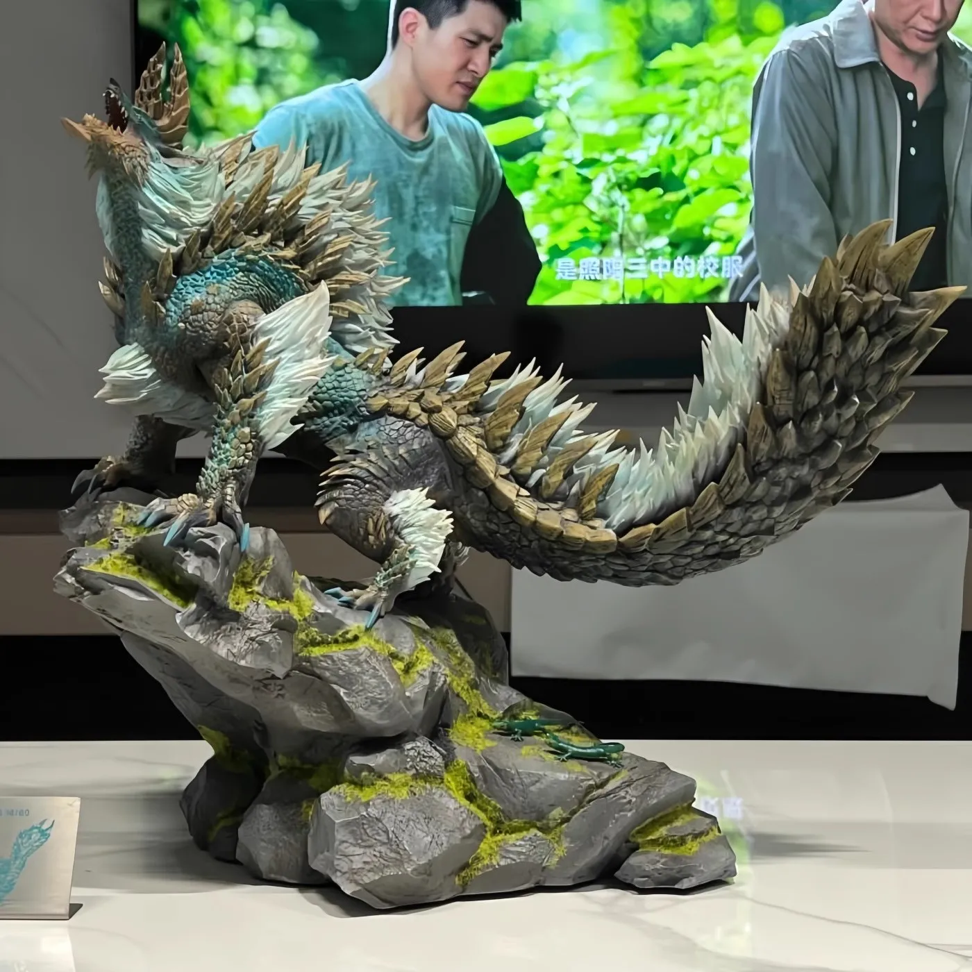 Monster Hunter World Thunder Wolf Dragon Figure Anime Statue Ornament Gk Game Monster Oversized Model Luminous Figure Model Toy