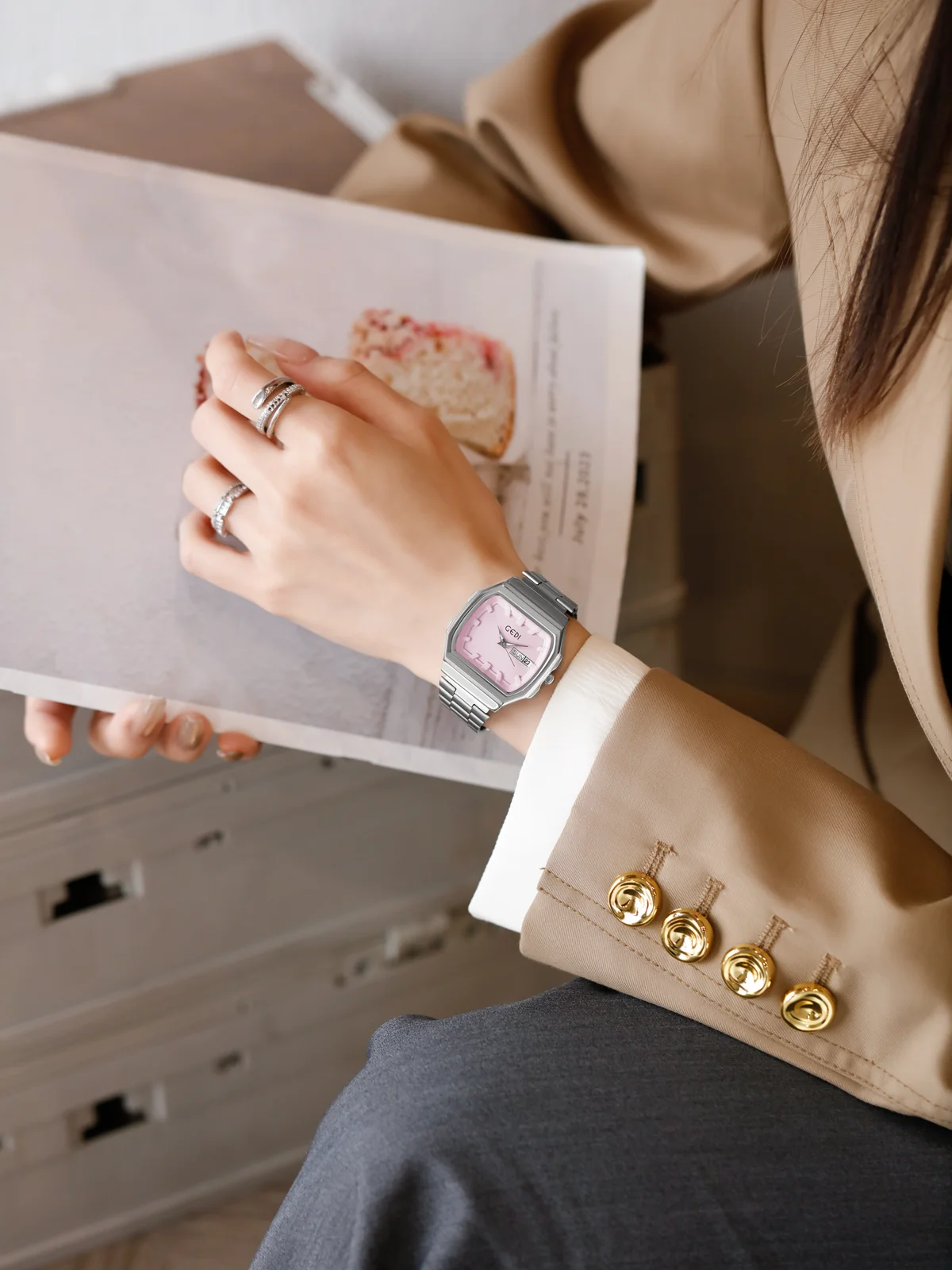 Watches for women 2025 new style light luxury fashion high-end temperament high-value watch female student female gift