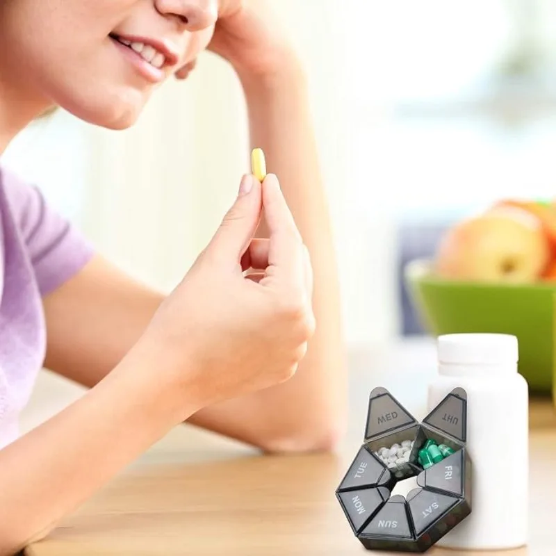 7-Fächer-Wochenpillendose, tragbarer Tabletten-Organizer für Reisen, Kunststoff-Medikamentenbehälter für 7 Tage, für Vitamine, Fischöl, Bonbons – Detail 4