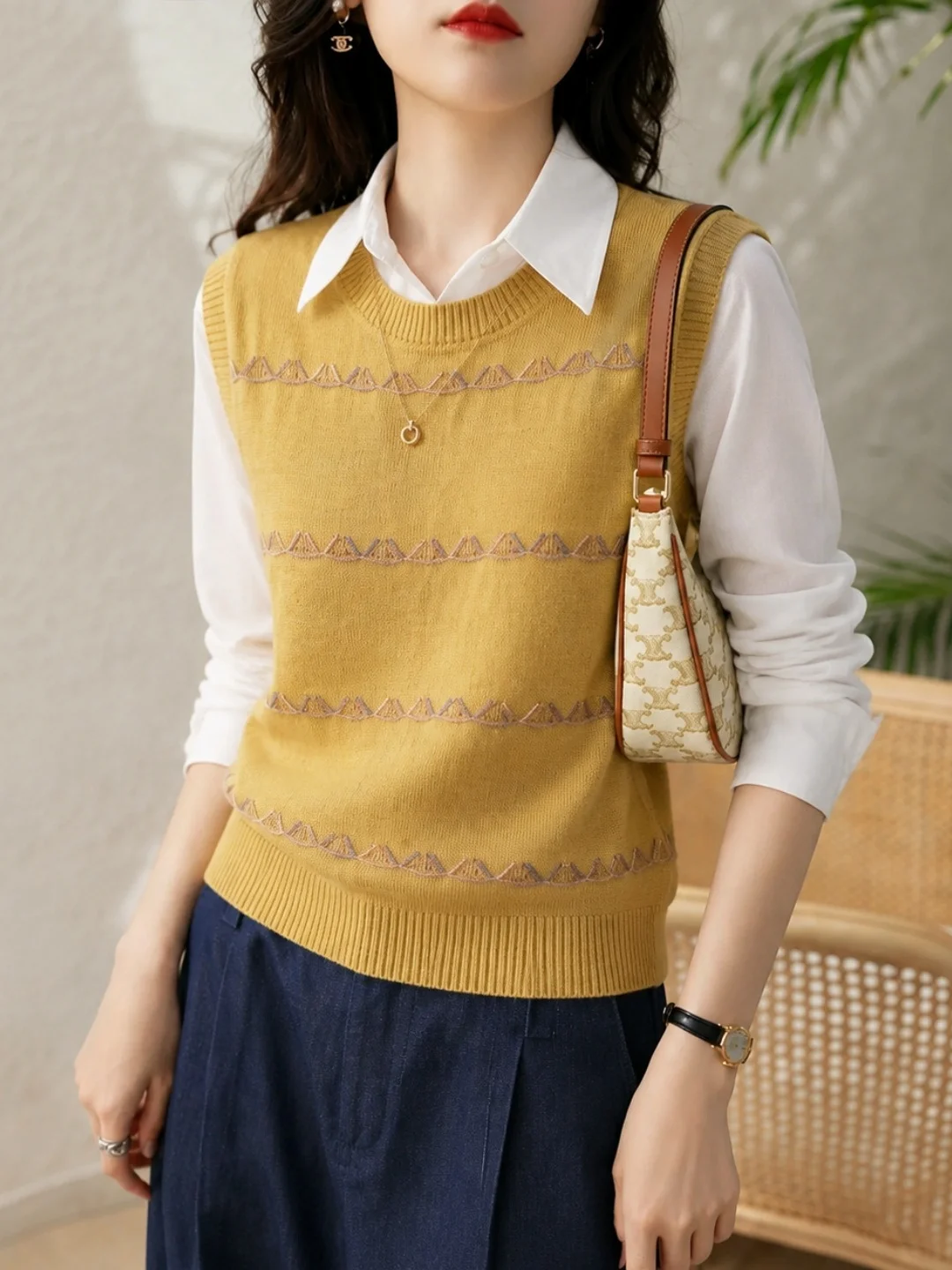 Fashionable Retro round Neck Knitted Vest Women's New Arrival Autumn High-End Feelings Elegant Versatile Commute Style Outerwear
