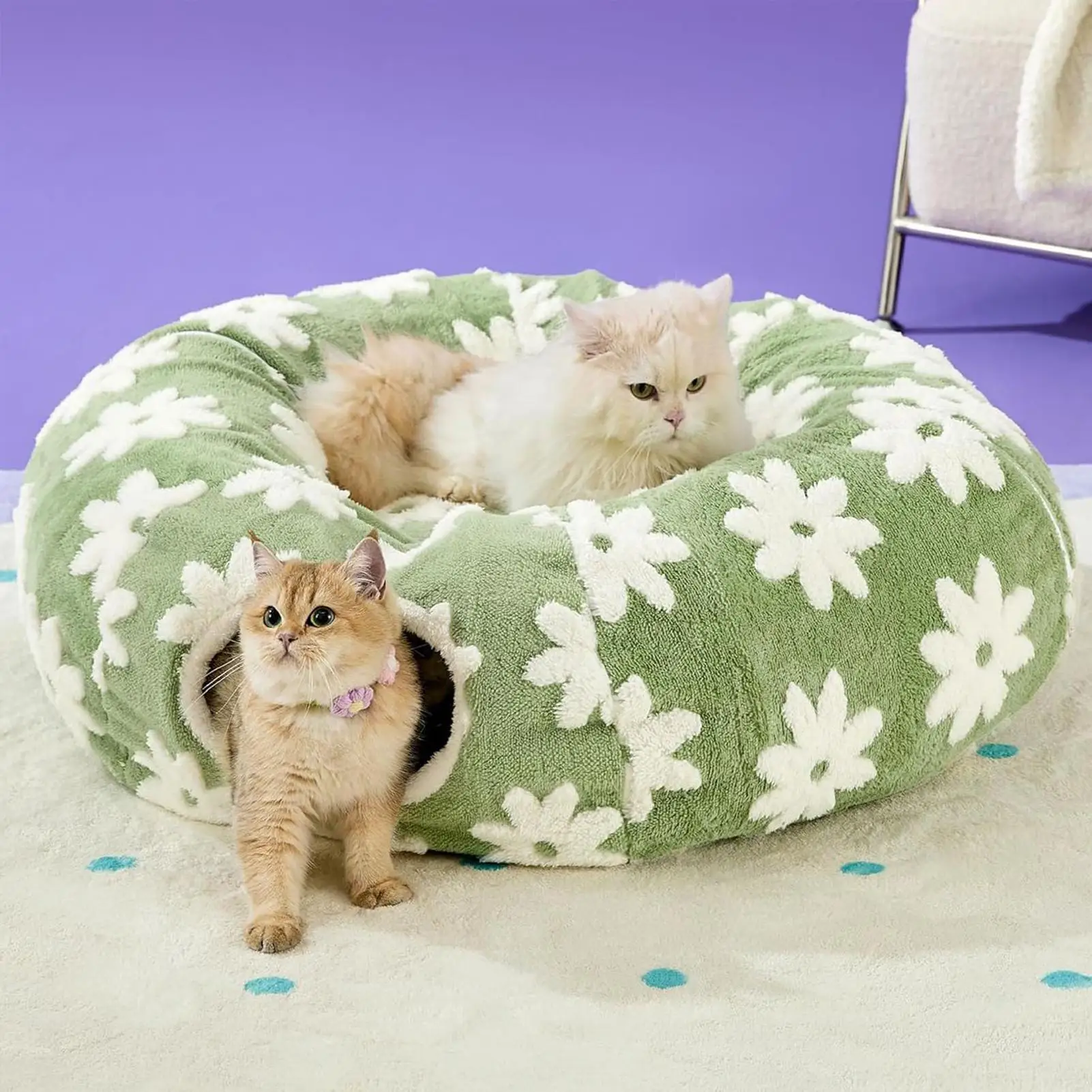 Túnel de cama para gatos, cueva de felpa suave lavable con diseño de bola y flores, túnel interactivo de Donut para gatos para gatear y rascar la dentición
