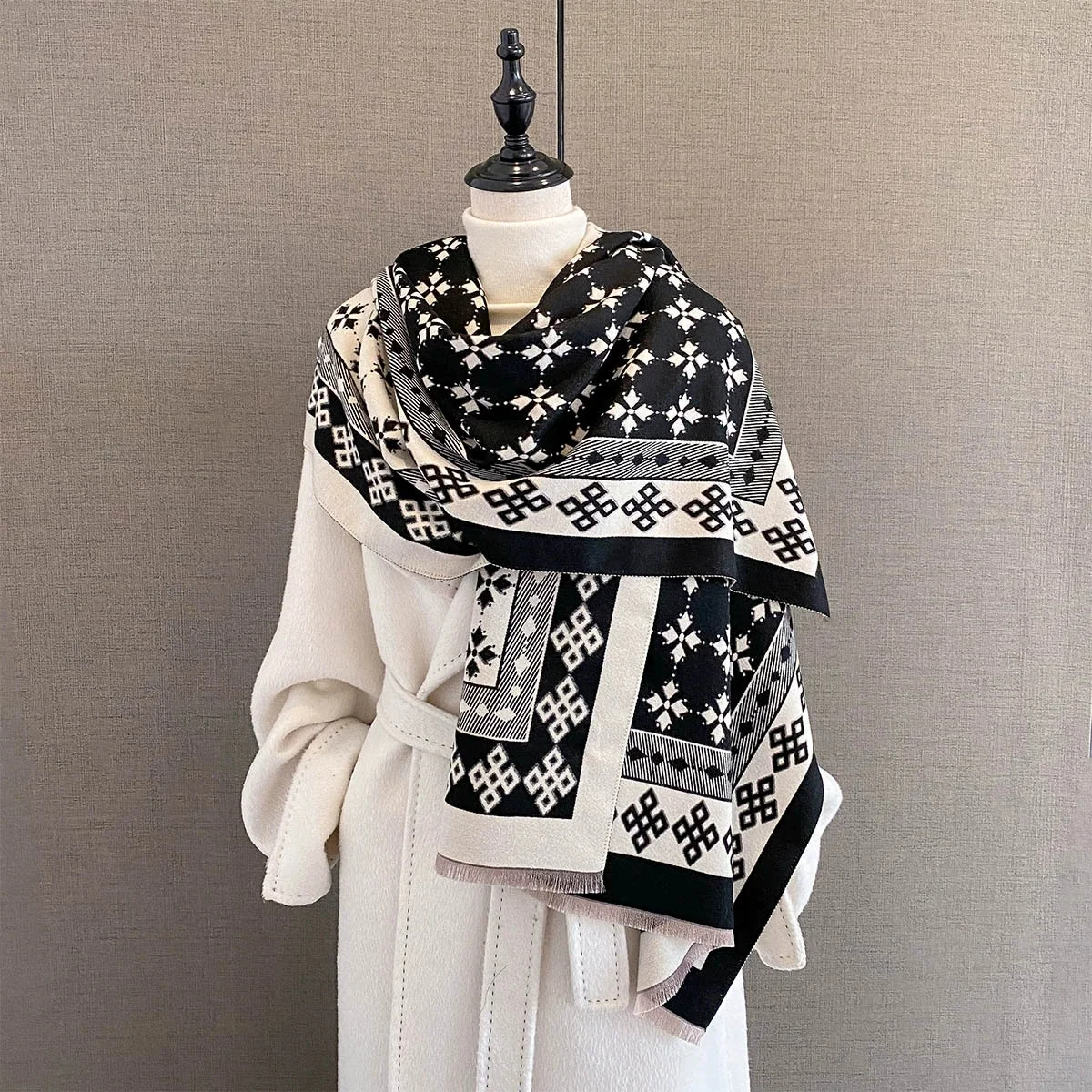 

Women Luxury Design Winter Imitation Cashmere Warm Scarves Pashmina Shawl Wraps Female Thick Blanket Soft Bufanda Foulard Scarf