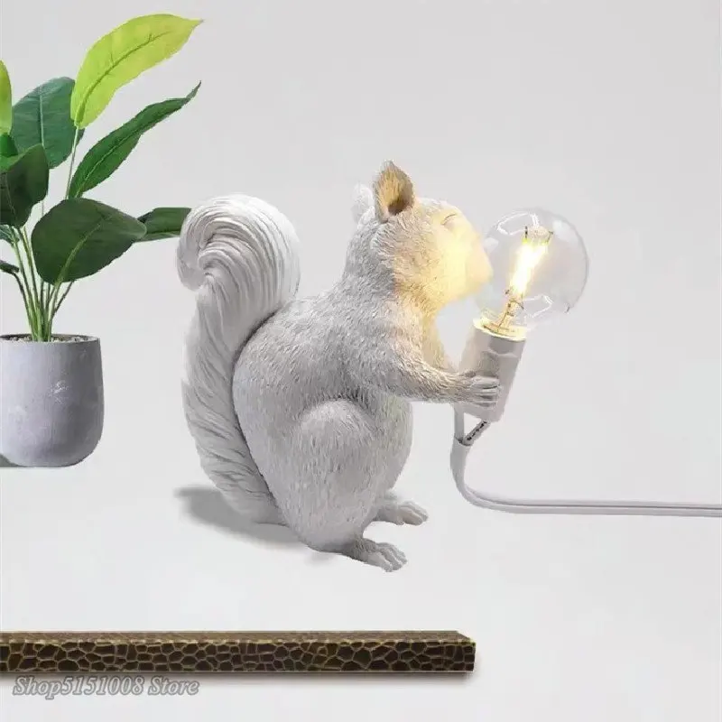 Italy Resin Led Table Lights Mini Cute Squirrel Night Lights Bedroom Living Room Home Decol Table Lamps Gift Desk Light Fixtures