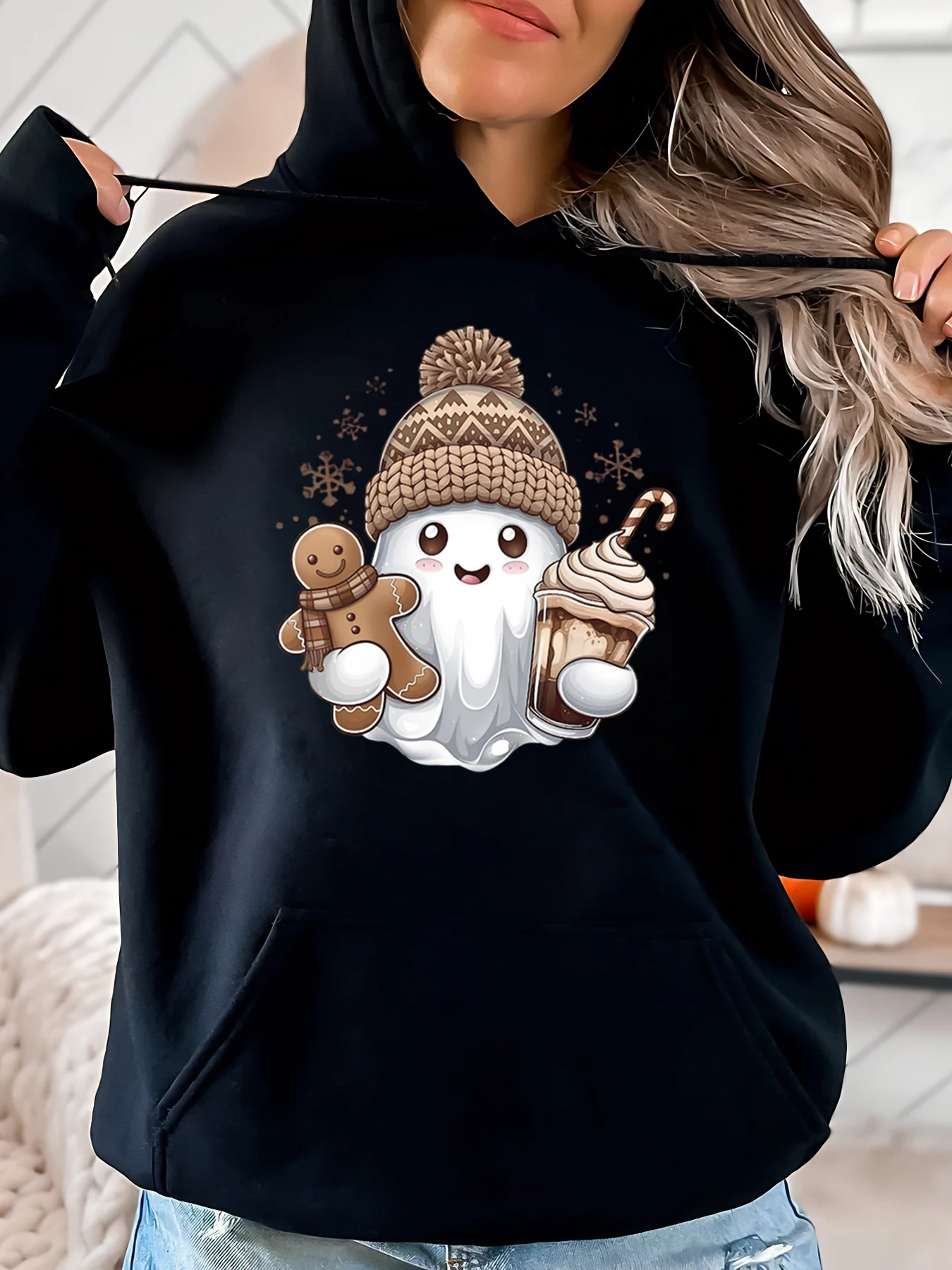 

Милый призрак с пряником и горячим шоколадным принтом, толстовка с капюшоном на Хэллоуин, женская повседневная зимняя одежда, черный размер больших размеров