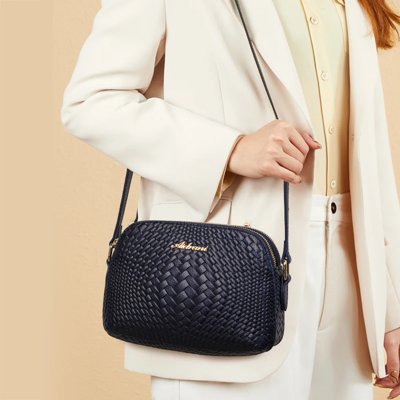 

Minimalist Woven Crossbody: Metallic Hardware