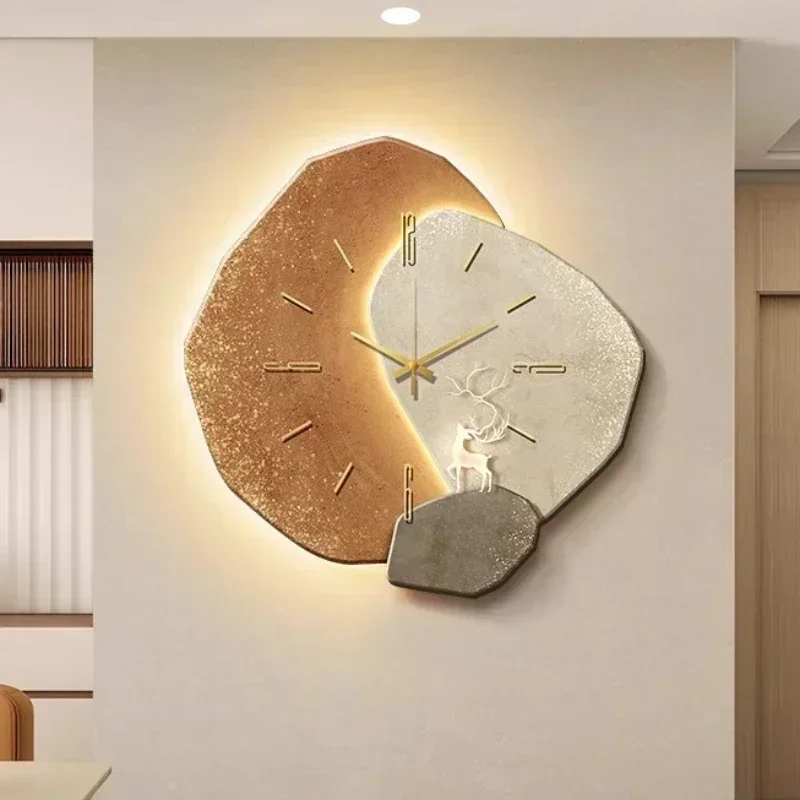 35CM Creative Quiet Indoor Wall Clock Irregular Decorative for The Living Room Decorated Wooden