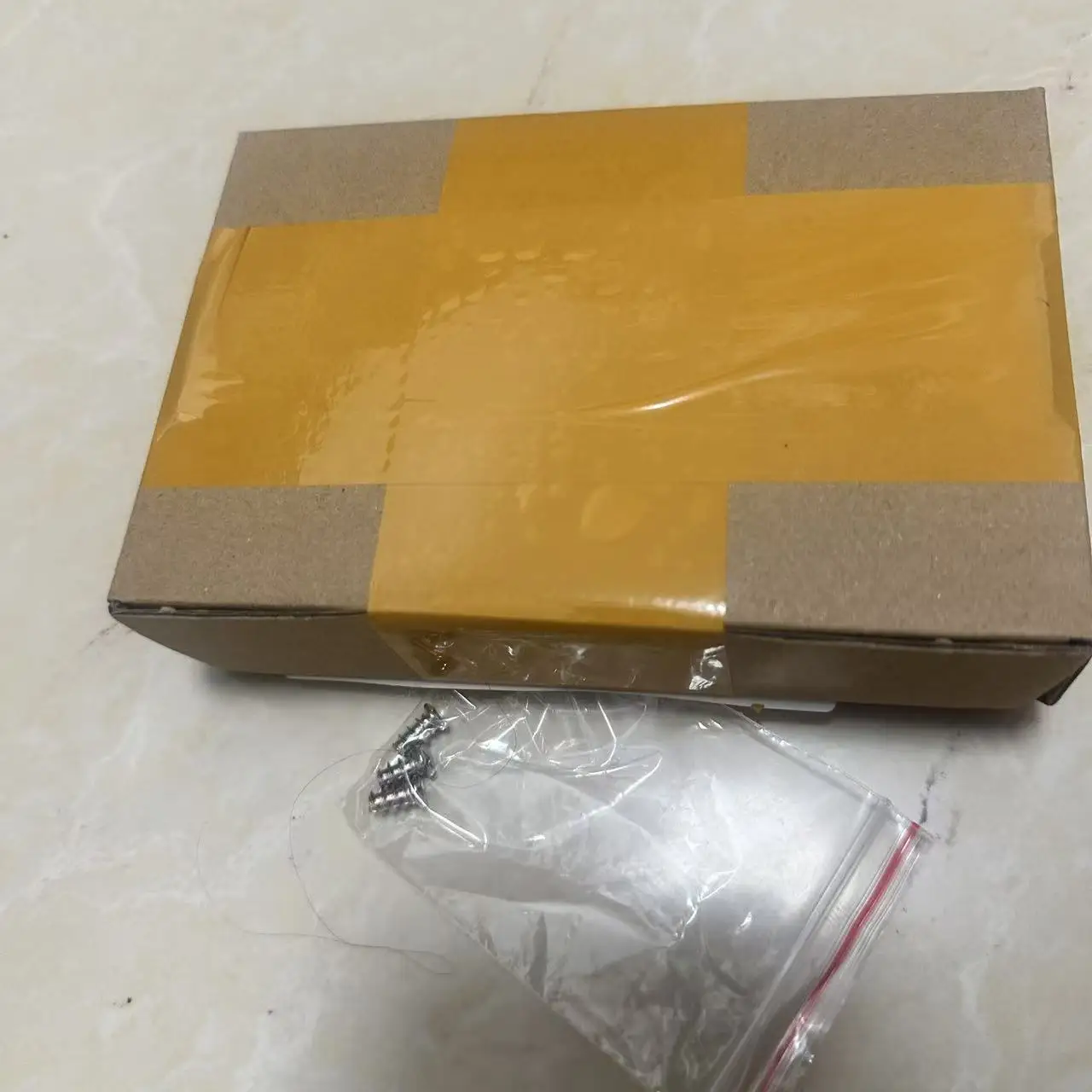 crown-agv04028b24v-dc-24v-025a-40x40x28mm-2線式サーバー冷却ファン