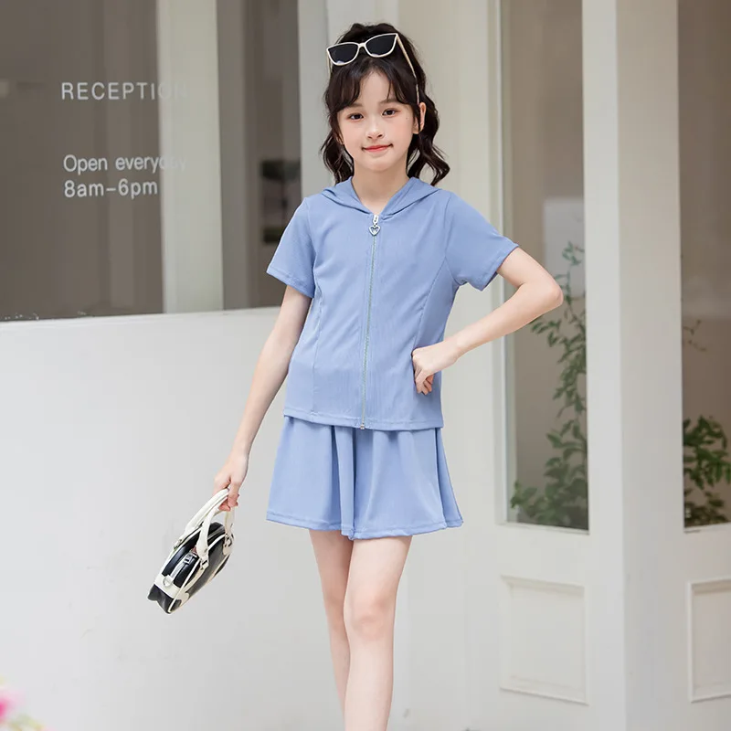 

Летний комплект одежды для девочек 2026: футболка с коротким рукавом из ледяного шелка, кардиган с капюшоном и брюки-кюлоты для подростков 4, 8, 10, 12 лет