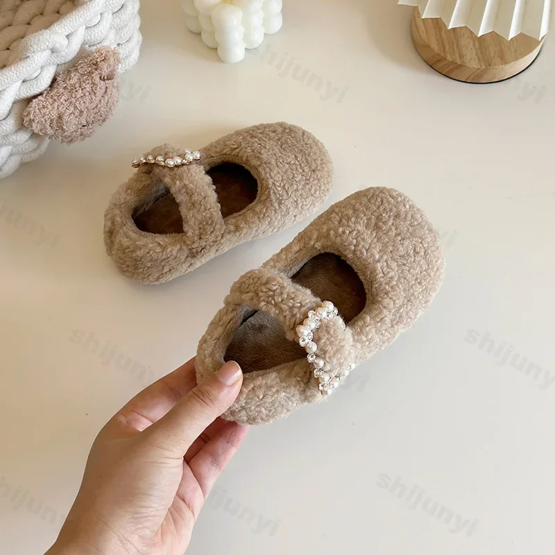 Children Winter Shoes 2024 New Lambs Wool Cotton-Padded Shoes Girls Fashion Pearl Buckle Warm Casual Shoes Plush Soft Kids Flats