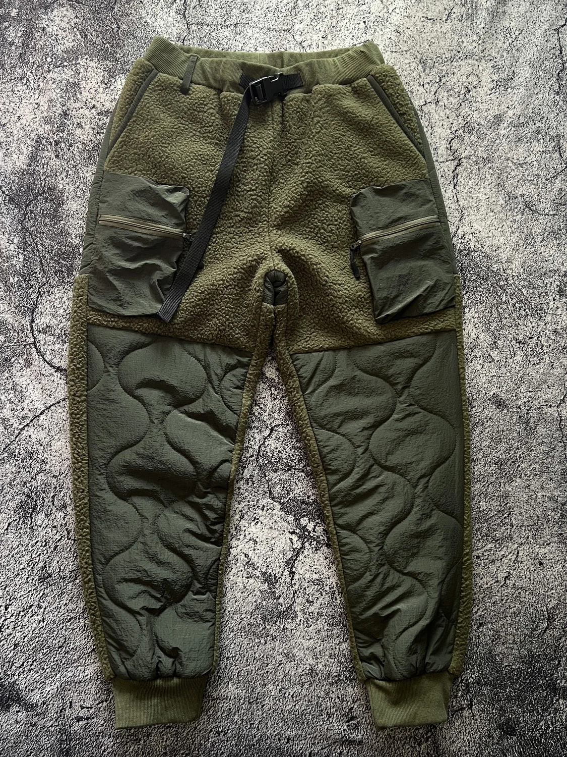 Outdoor Casual Pants Thickened Fleece Loose Fit Zipper Pocket Splicing Design Polyester Fiber Warm Breathable Men's Leisure T...
