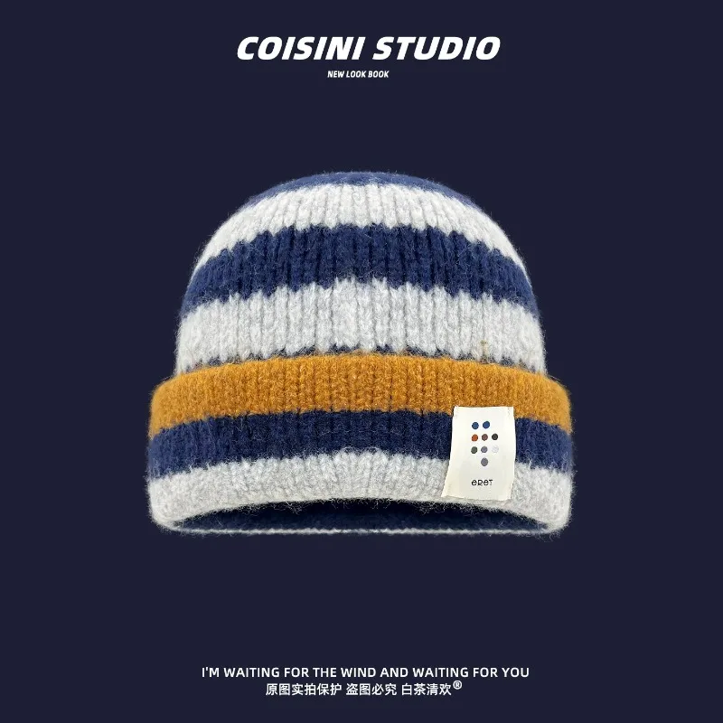 Japanische Retro-Strickmütze mit Streifenmuster und aufgesetzten Elementen für Damen und Herren, Wintermode, warm, schützt die Ohren, Mütze im Skull-Design. – Detail 7