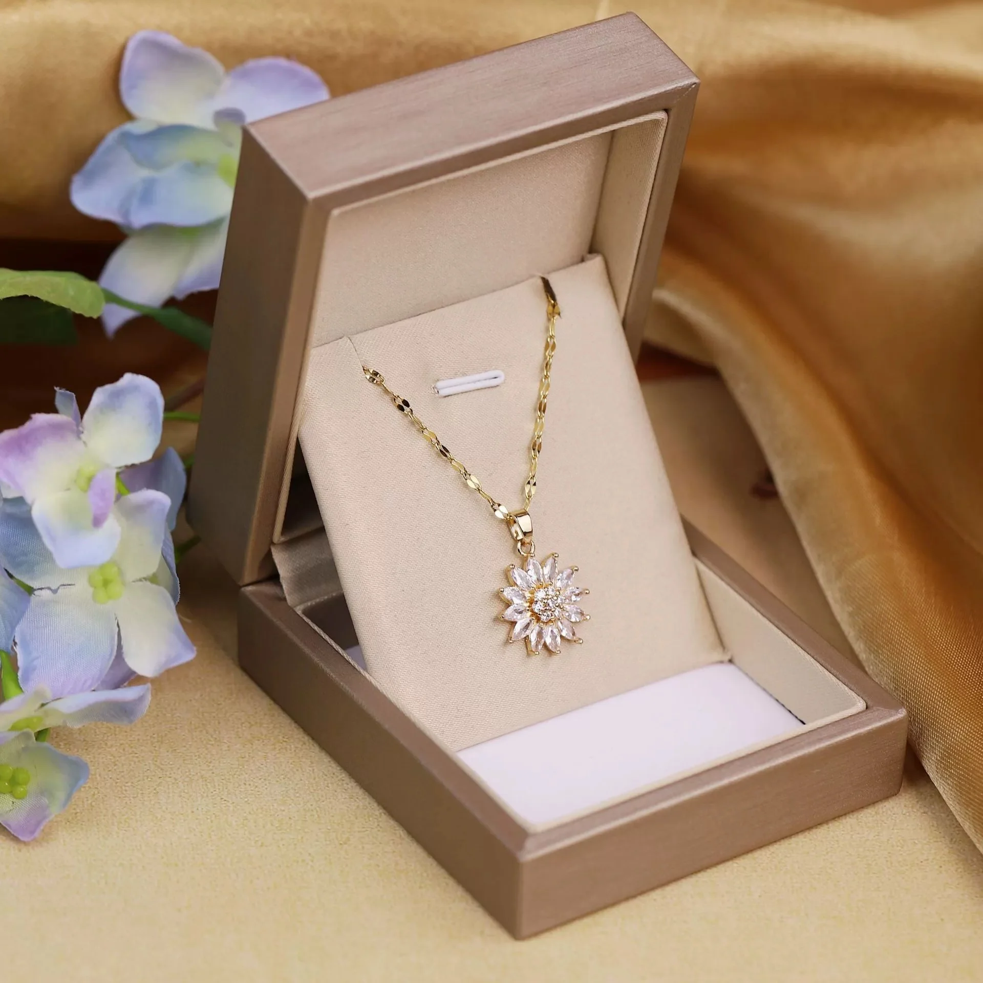 

2025 Classic Sunflower Cubic Zirconia Pendant Necklaces For Women Gold Color Alloy Rotate Necklace Daily Jewelry