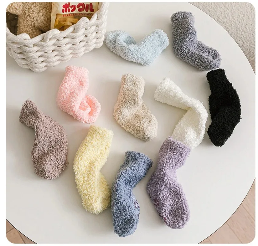 3 Paare/paket Kinder Korallen Samt Socken Muti-farben Winter Weiche Warme Fuzzy Socken Nicht-slip Kleinkind Boden Socken 0-4 jahre Neugeborenen Geschenk