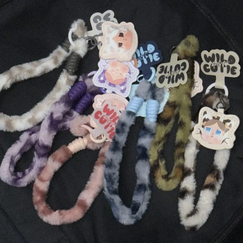 

Подлинная слепая коробка серии Crybaby Wild But Cutie, кавайная подвеска, подарок, загадочная коробка, модная периферия Crybaby, игрушка на день рождения для девочек, подарок