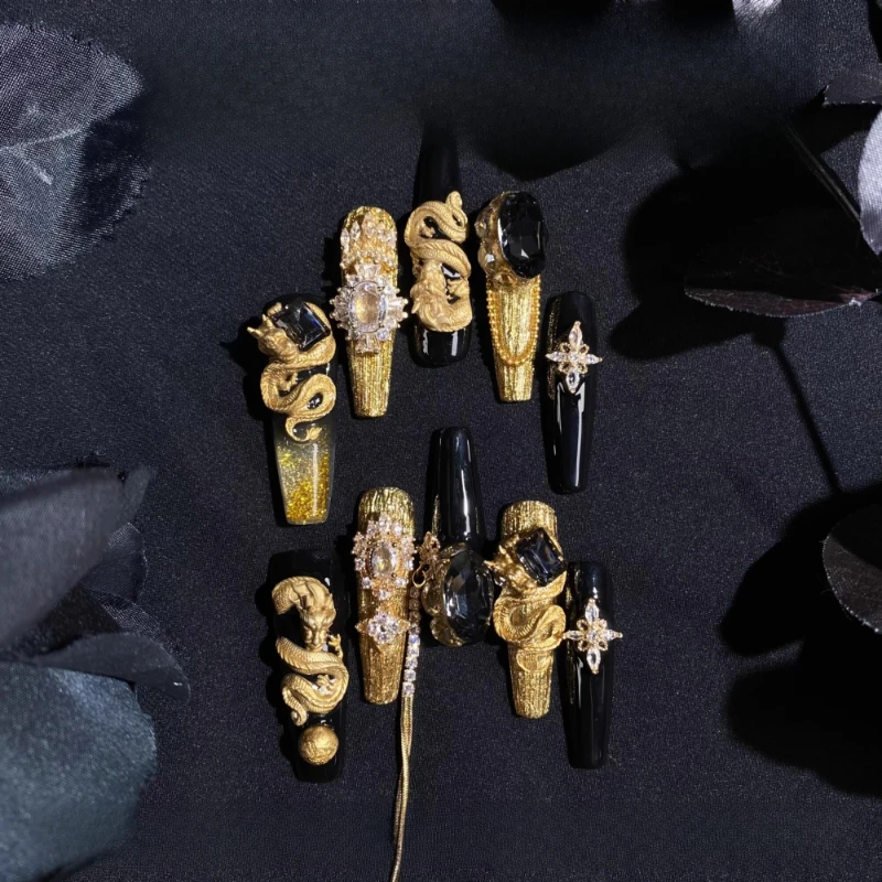 

Handmade Nail Art Luxury Heavy Industry Black Buccellati Golden Flow Hemp Chain