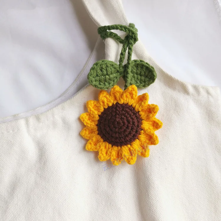 Sunflower pendant, luggage, clothing accessories, accessories, fashion matching, creative design DIY hand hook flower