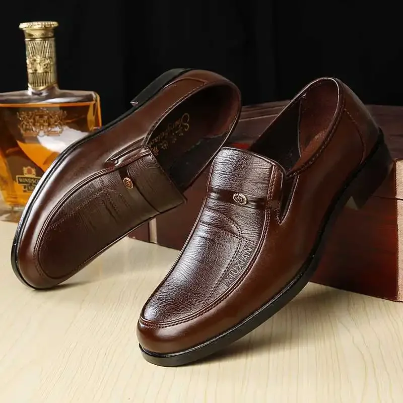 Męskie buty do sukienki Nowa marka Mężczyźni Biznesowe skórzane formalne płaskie buty do pracy Biuro Mężczyźni Okrągłe buty Oddychające buty ślubne na imprezę