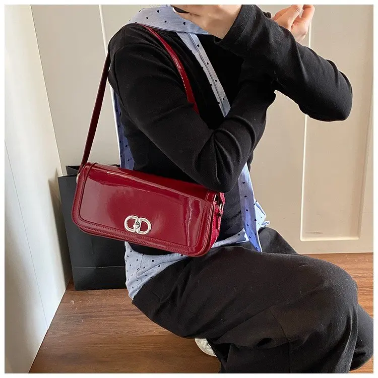 

Refined Quilted Chain Purse, Structured Shape with Polished Accents, Spacious Main Compartment, Everyday Essential, New 2026