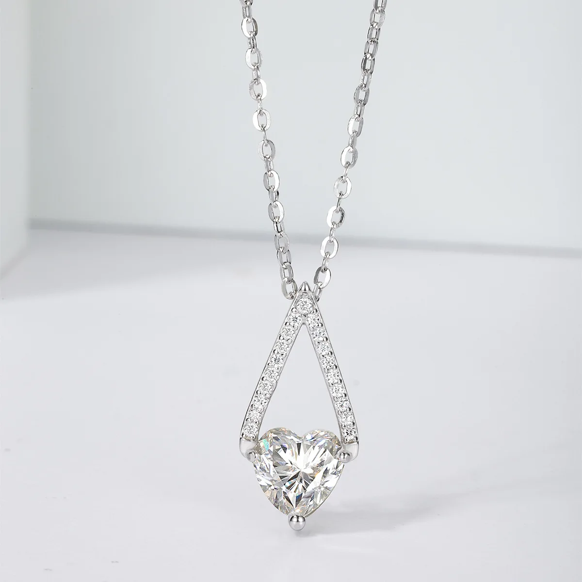 

Super flash 1CT heart Moissanite pendant Necklace for Women S925 Silver Plated 18K Gold Lab Diamond Engagement necklace Jewelry