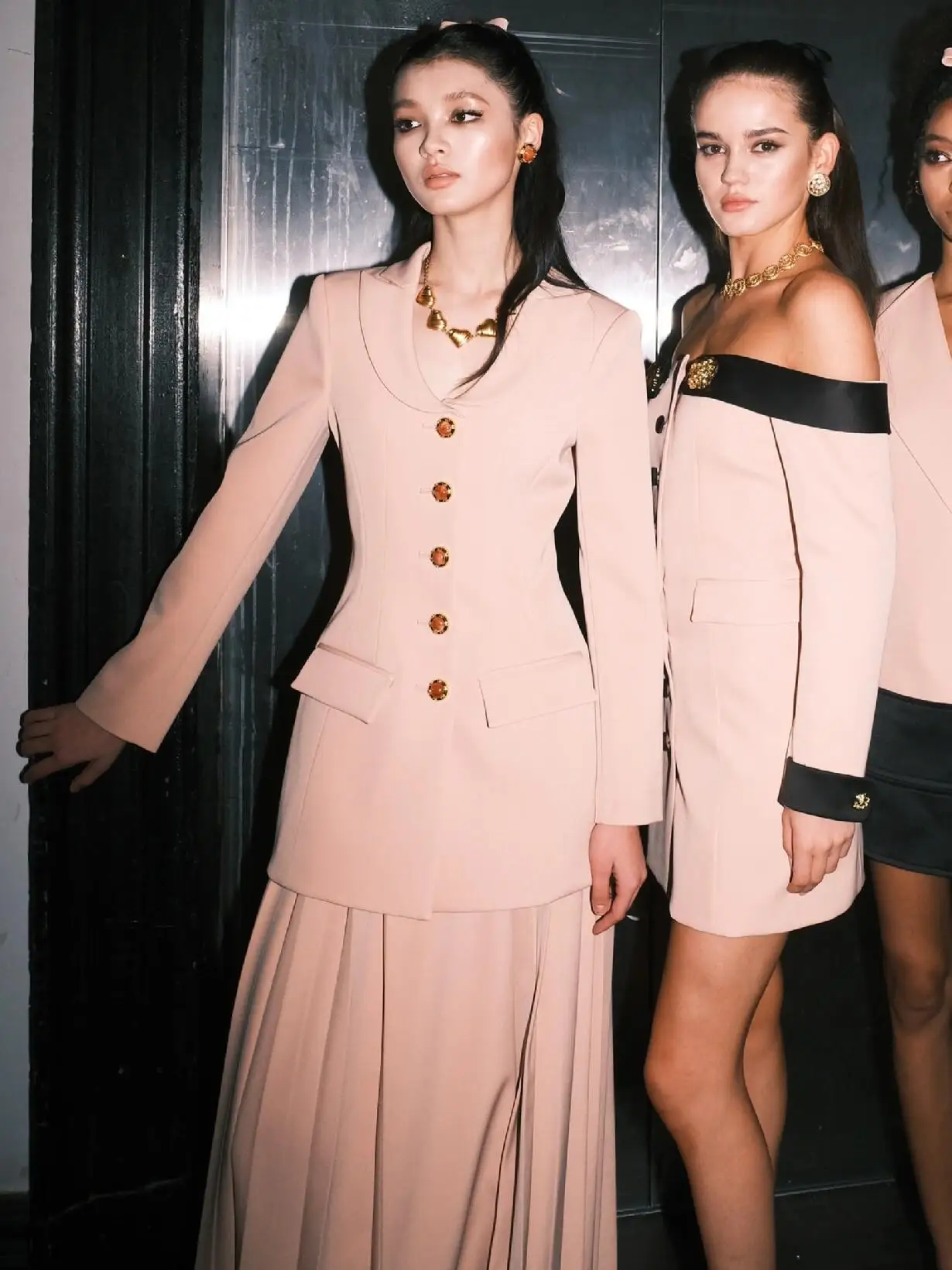 ชุดสูทสีชมพู Ele พร้อมชุดเดรสเอวสูงแบบมีซิป แฟชั่นชุดสองชิ้นสำหรับผู้หญิง