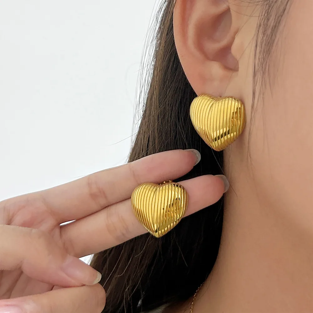 

DIY accessories Fashion simple high-end heart-shaped striped stud earrings ins style simple 18k gold stainless steel love earrin