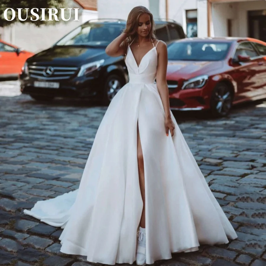 Col en v sans manches bretelles Spaghetti a-ligne dos ouvert haut côté fendu Simple Satin robe de mariée Sexy robe de mariée Customzeid
