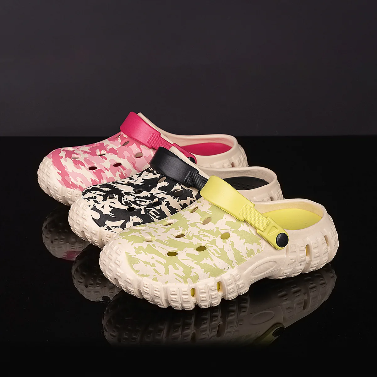 

2025 New Style Unisex Colorful and Cute Camouflage Parent-Child Indoor and Outdoor Clog Shoes, Durable and Anti-slip