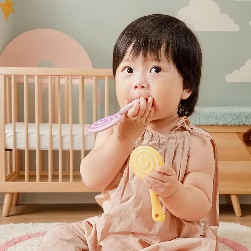 1 pçs bonito bebê mordedor brinquedos treinamento força de aperto forma pirulito bebê reborn silicone macio especial acessório do bebê brinquedo de mascar