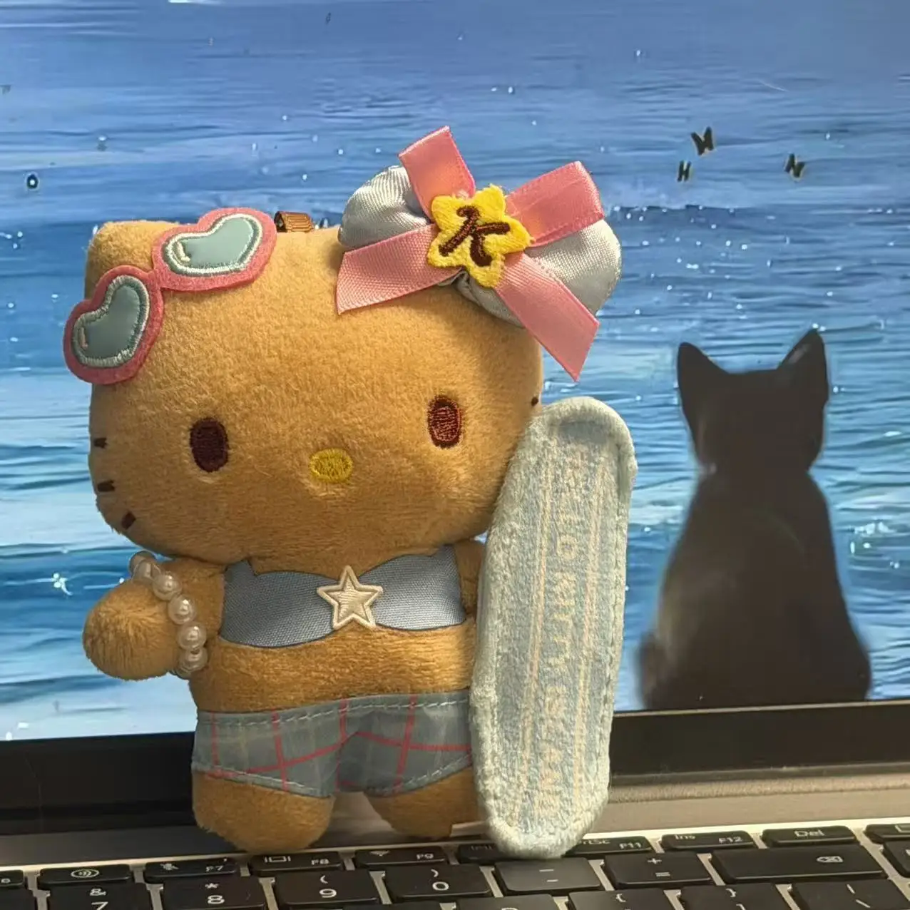 

Black Skin Hello Kitty Surfer Plush Keychain Bikini Surfboard Design Plush Doll Pendant Perfect for Beach Themed Decor Bag Gifts