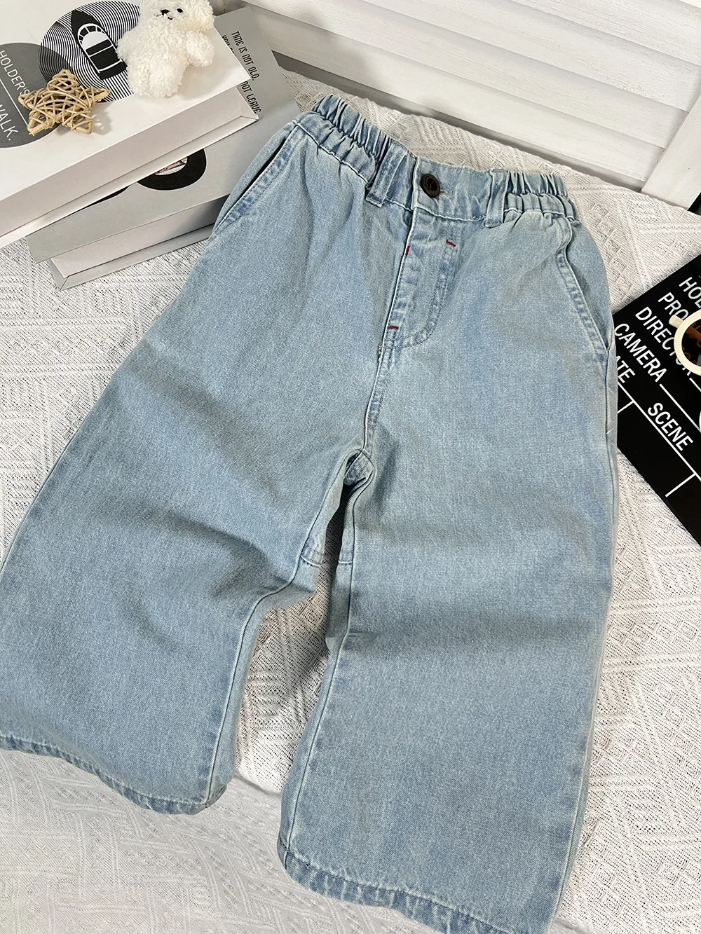 

Новые однотонные и разноцветные джинсовые джинсы для мужчин и девочек, модные и универсальные джинсовые свободные брюки, свободный новый стиль 2025 года.